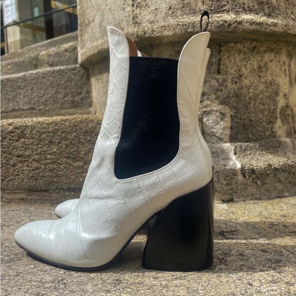Chloé White Wave Leather Chunky Heeled Booties Size 39